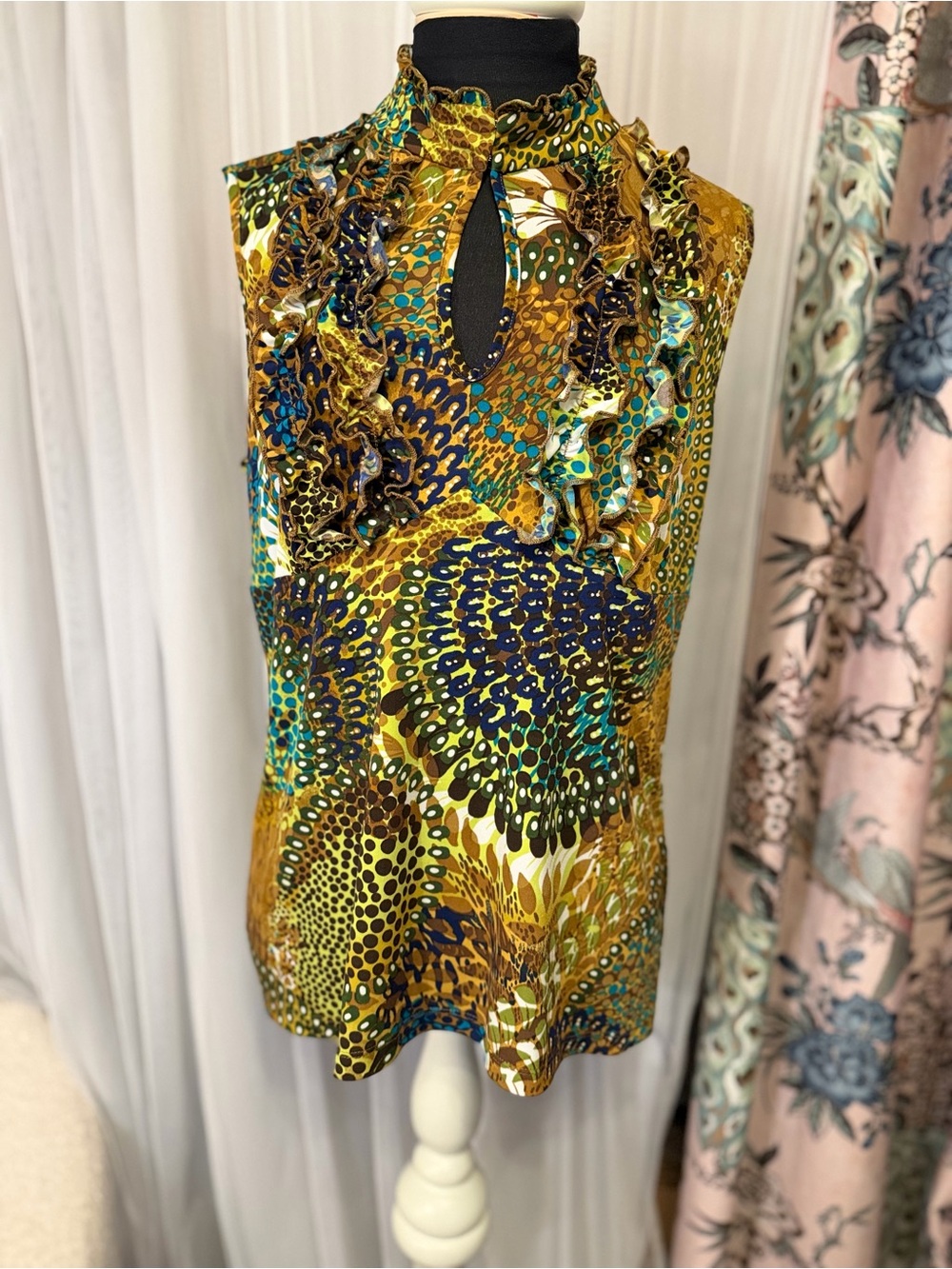 GNW Size L Abstract Animal Print Ruffle Keyhole Sleeveless Blouse